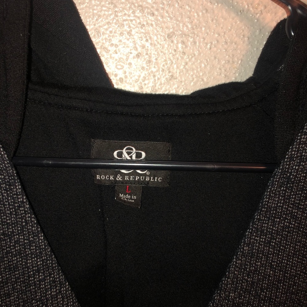 Vest - Picture 3 of 5